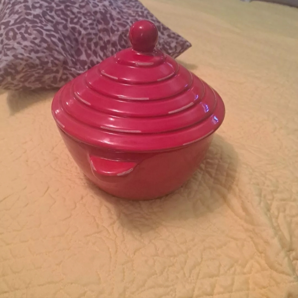 VIETRI Never Used Bakeware Made in Italy Red with lid New 7.5